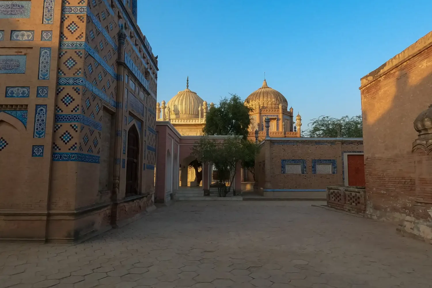 Royal Graveyard, Derawar
